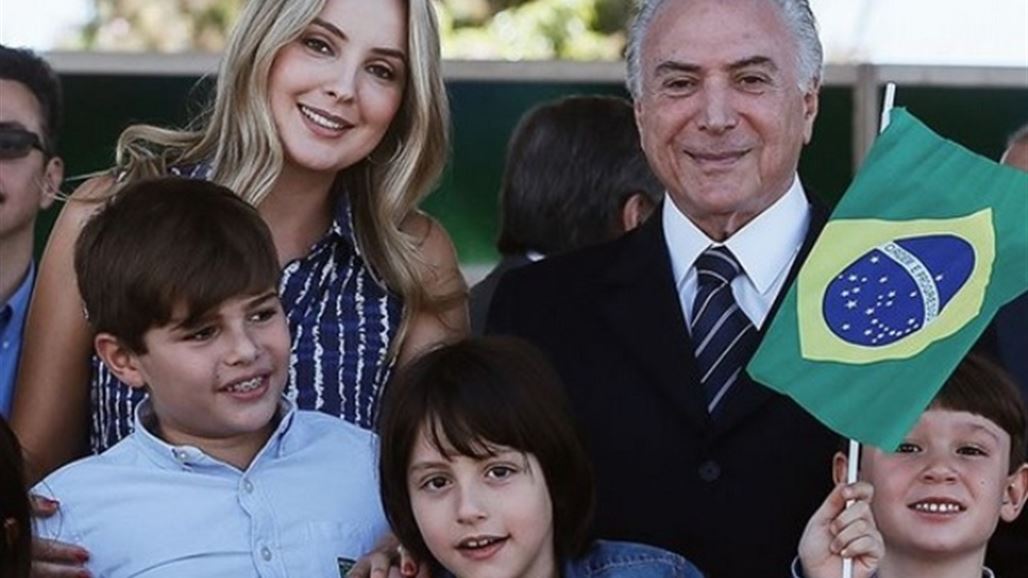 كلب يجبر سيدة البرازيل الأولى على القفز في بحيرة