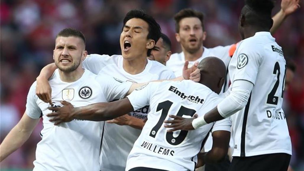 فرانكفورت يسقط بايرن ميونخ ويتوج بكأس ألمانيا للمرة الخامسة