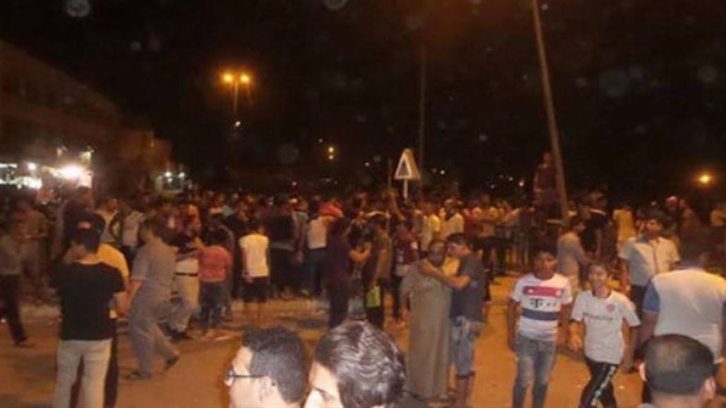 العشرات يتظاهرون في منطقة سكنية وسط البصرة للمطالبة بتحسين خدماتها
