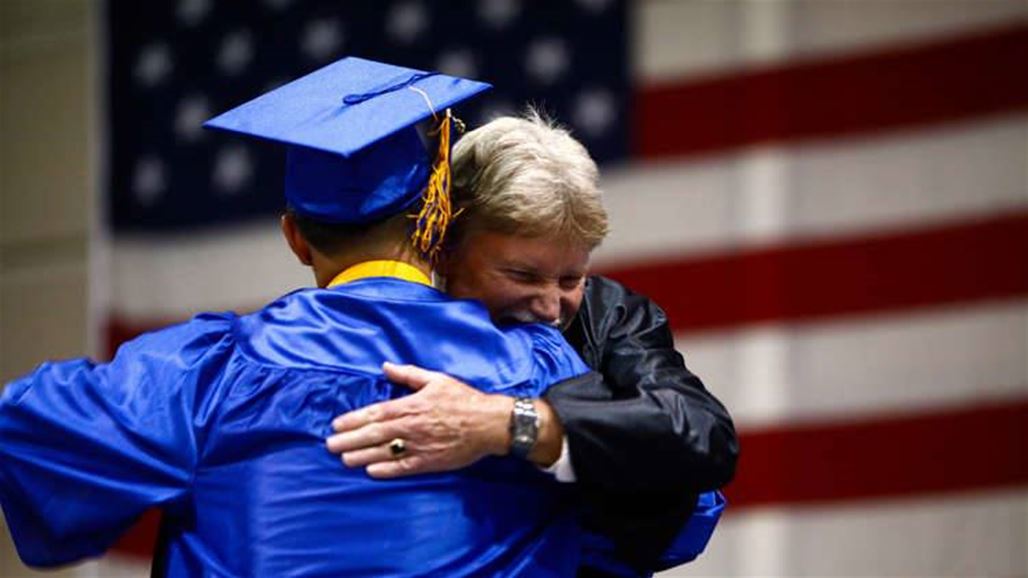 تلميذ في الـ 92 عاما يتخرج من المدرسة!