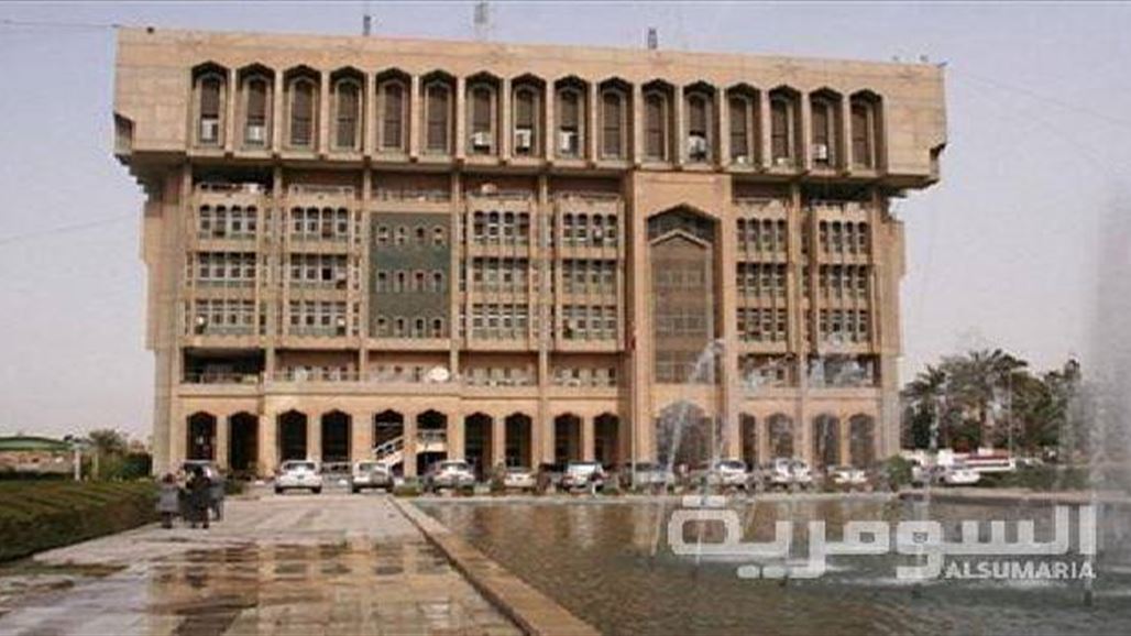 أمانة بغداد تعتزم مقاضاة أشخاص ظهروا بمقاطع فيديو وهم "يسرقون أغطية المنهولات"