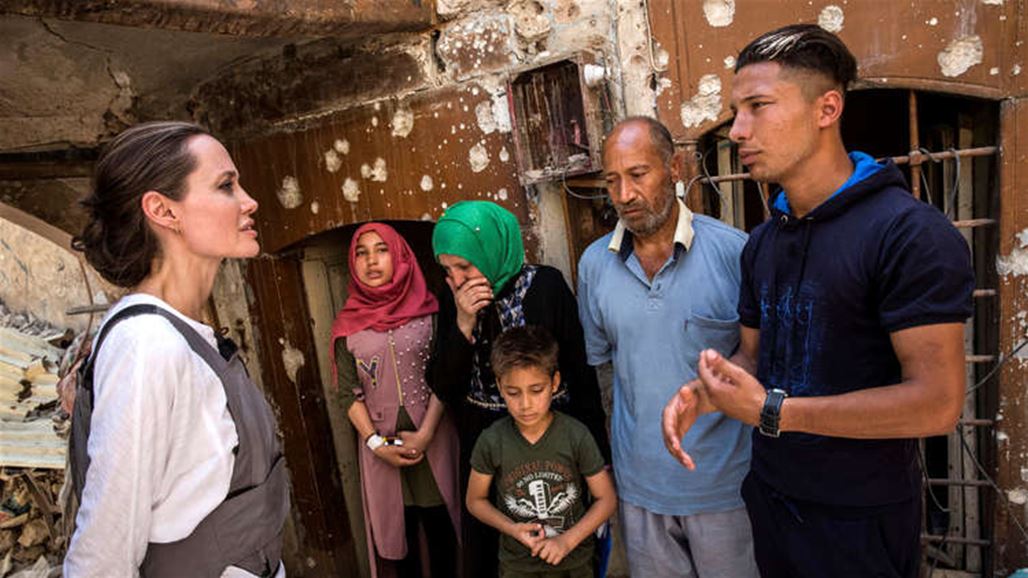 من مخيم عراقي.. أنجلينا جولي تنتقد عجز العالم عن تخفيف معاناة اللاجئين السوريين