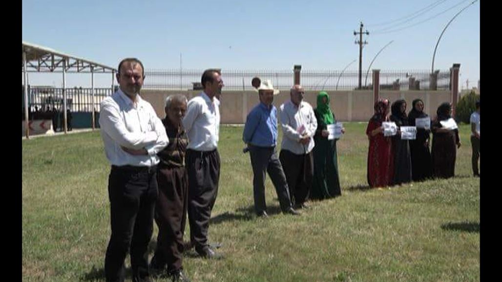 لاجئون ايرانيون في كردستان ينظمون وفقة احتجاج امام مقر الامم المتحدة باربيل
