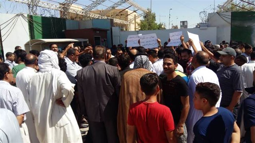 وقفة احتجاجية لأهالي ثلاثة كربلائيين مختطفين على طريق بغداد كركوك للمطالبة بإنقاذهم