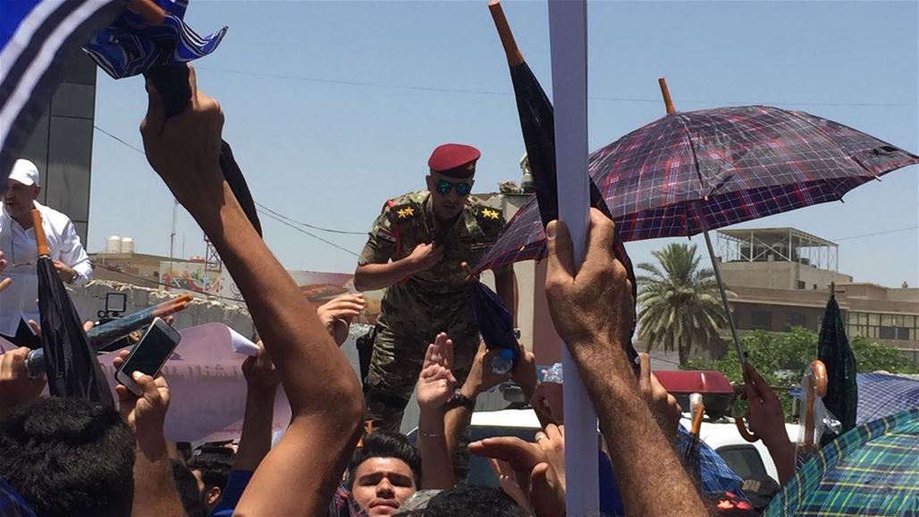 تجار غاضبون يحاولون اقتحام مقر هيئة المنافذ الحدودية في بغداد للمطالبة بالغاء التعرفة الجمركية
