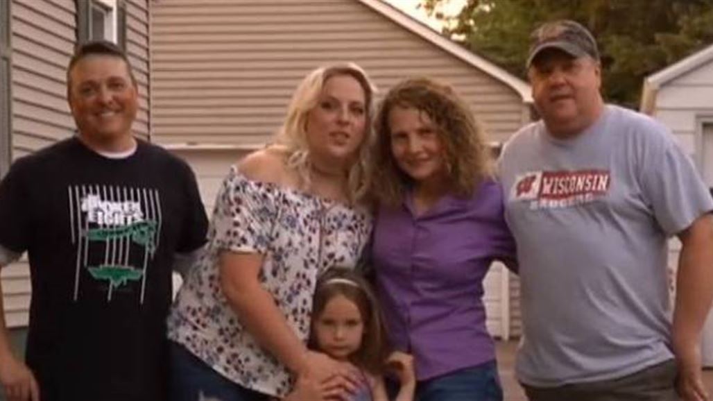 بعد 7 سنوات من البحث اكتشفت أنّ جارتها هي شقيقتها