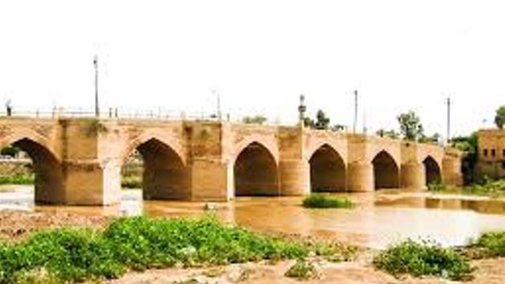 نازح ينتحر من فوق جسر اثري في ديالى