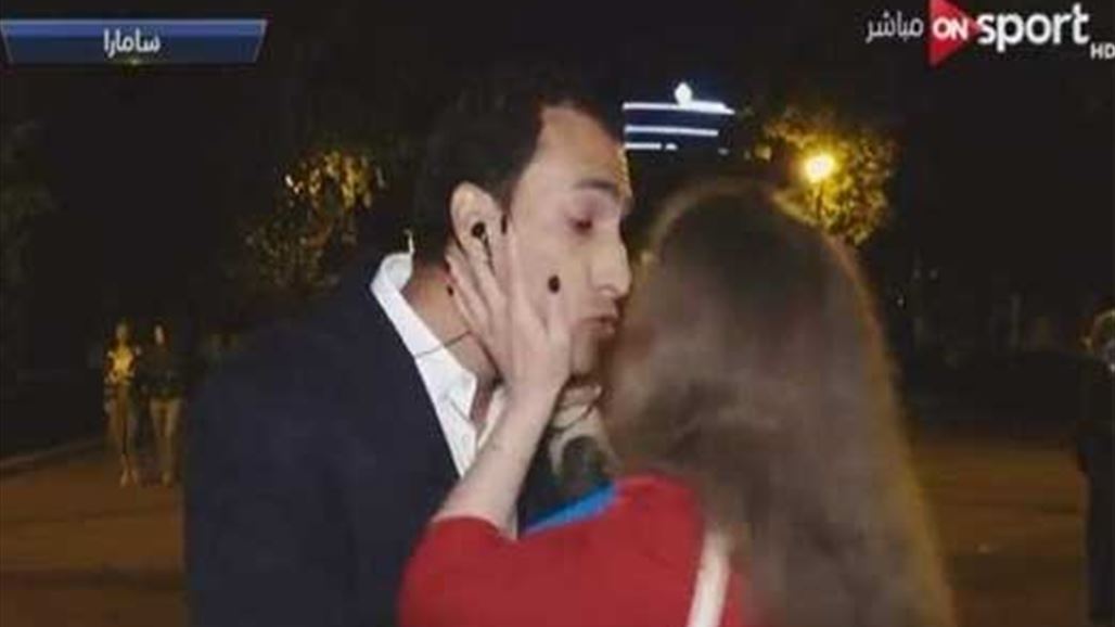 مراسل مصري يتعرض لقبلة روسية على الهواء!