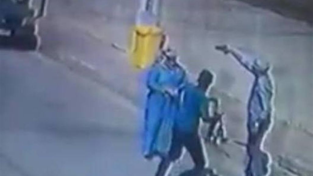 اعتقال شخصين ظهرا بمقطع فيديو يقومان بتسليب احدى المواطنات بالبصرة