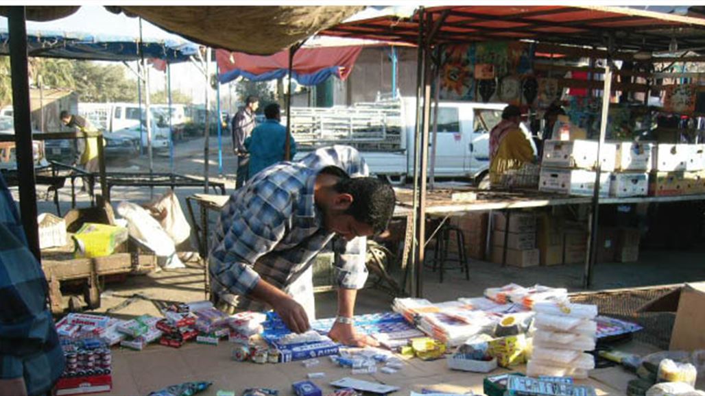 بالصور.. اصحاب بسطات بذي قار يضرمون النار باحد الشوارع بعد صدور قرار بترحيلهم