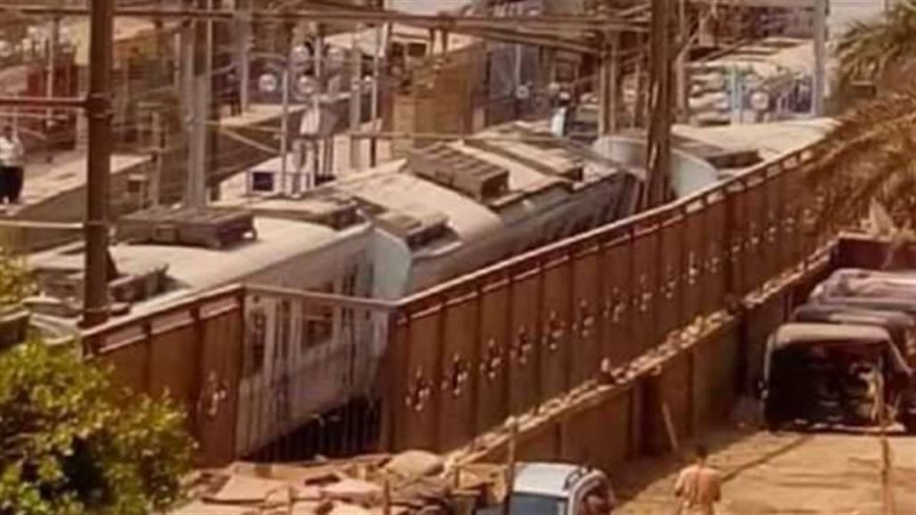انقلاب عربة مترو بمحطة في القاهرة