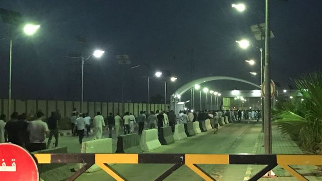 متظاهرون يقتحمون مطار النجف