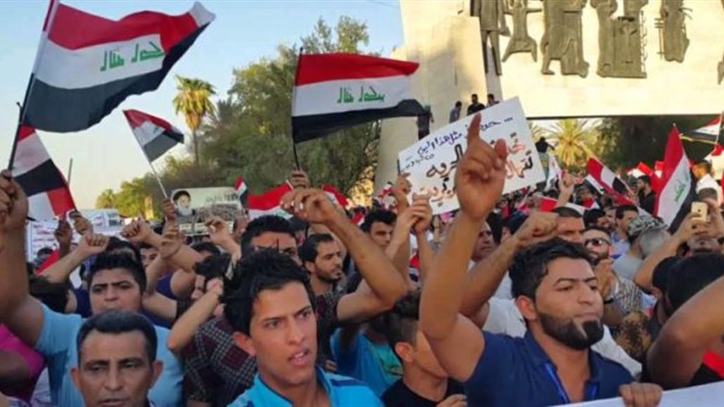 إنطلاق تظاهرة في ساحة التحرير وقوات مكافحة الشغب تحاول تفرقتهم