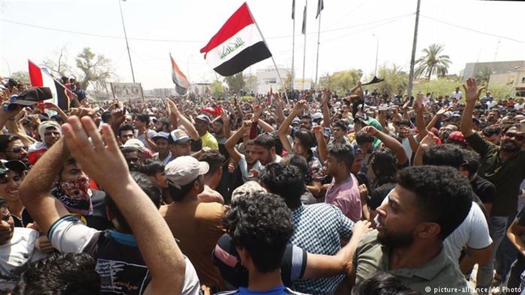 صحف فرنسية.. العراقيون يتظاهرون لتسوية حساباتهم القديمة ضد الفساد وانعدام الخدمات