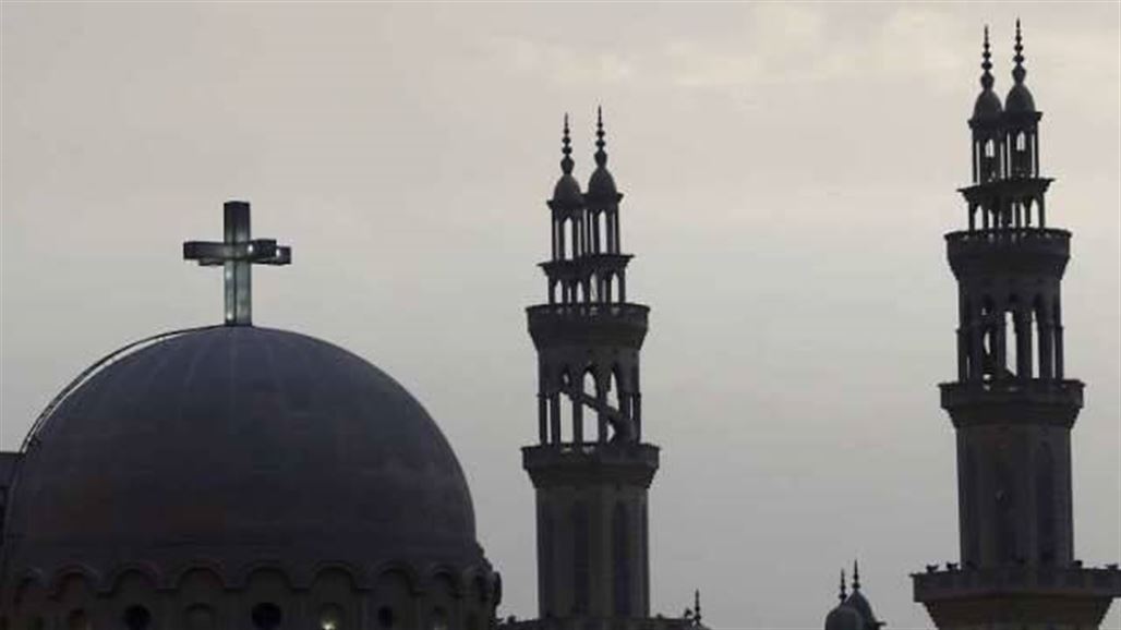 مسلمون يخمدون حريقا داخل كنيسة في مصر
