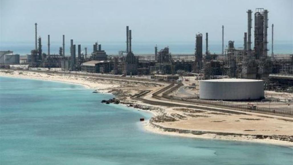 أسعار النفط ترتفع مع تعليق السعودية شحن الخام عبر باب المندب