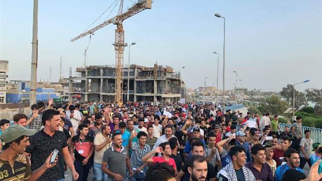 المئات المتظاهرين في ميسان لمطالبة العبادي بـ"الايفاء بوعوده" بتوفير فرص العمل
