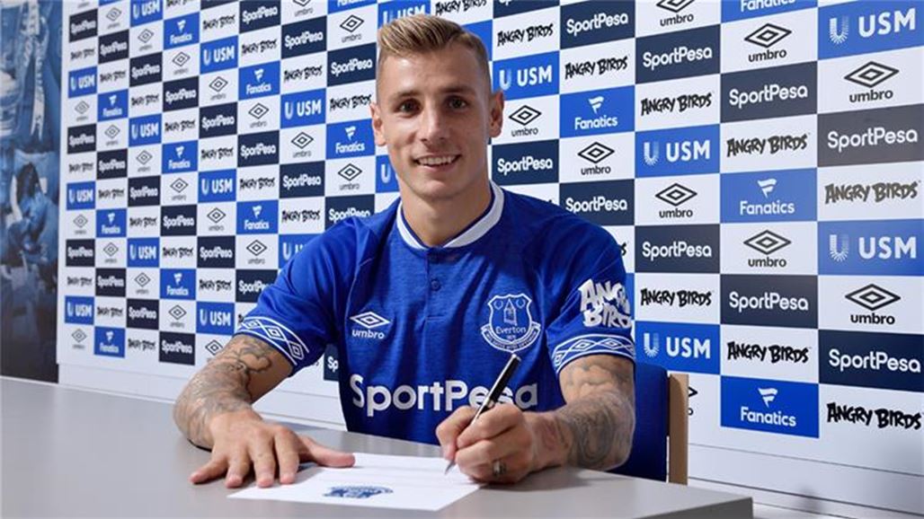 رسمياً.. إيفرتون يضم دين من برشلونة