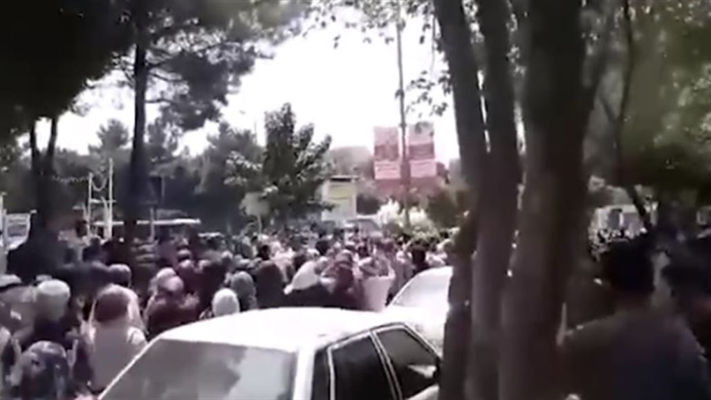تقارير تفيد بتصاعد وتيرة الاحتجاجات في المدن الإيرانية
