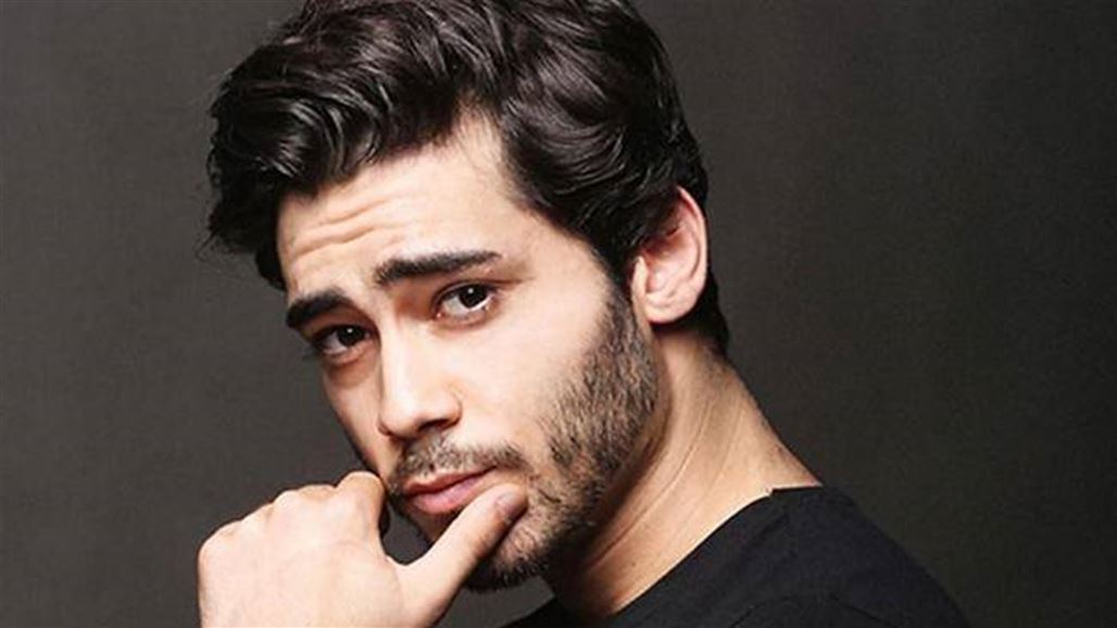 بالصورة: فتاة عربية تعرض الزواج على ممثل تركي بطريقة غريبة