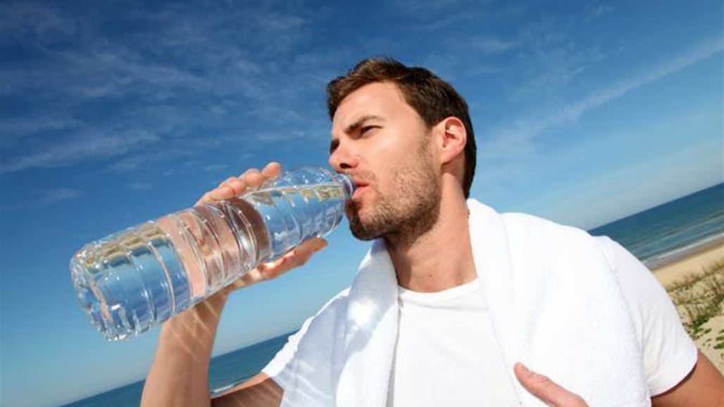 لهذا السبب لا تبالغوا في شرب الماء!