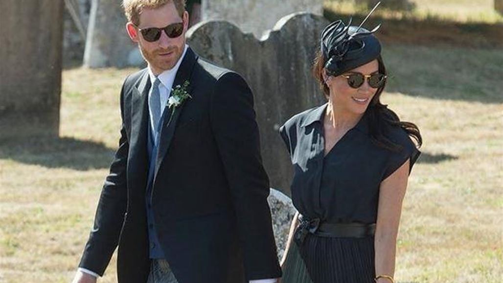 صور محرجة للأمير هاري يرتدي حذاء ممزّقاً!