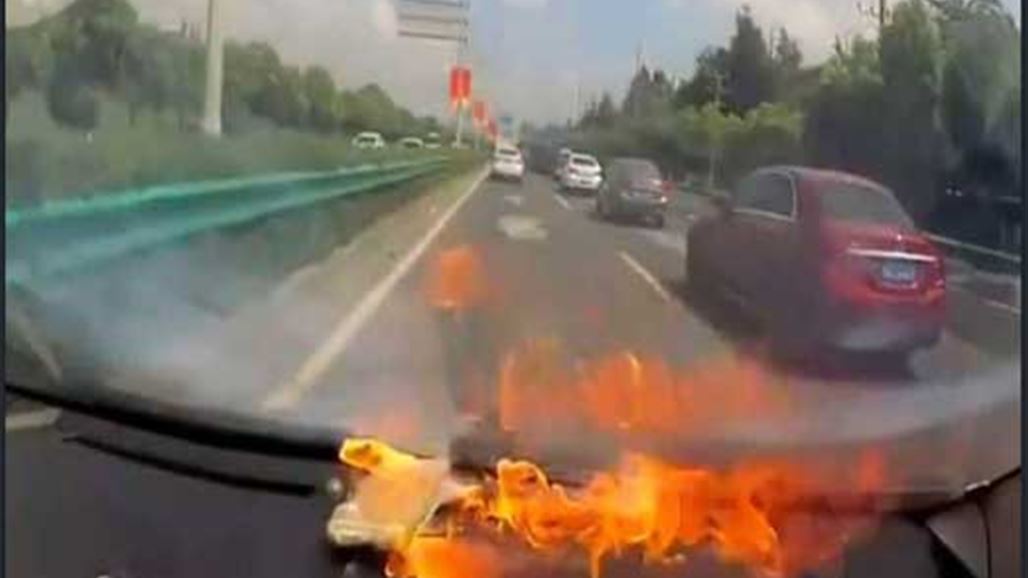 صرخات رعب على الطريق بسبب انفجار آيفون