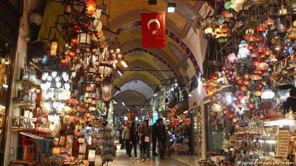 تضامن عربي واسع مع الليرة التركية و"خوف" في سوق العقارات