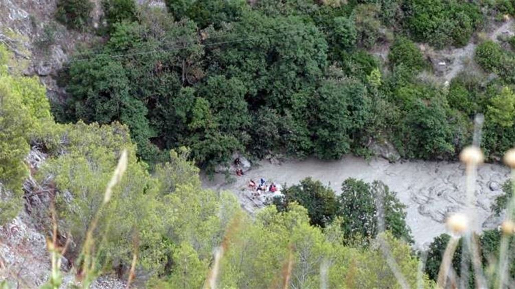 مصرع 8 أشخاص وفقدان 5 جراء فيضان نهر جبلي جنوب إيطالي