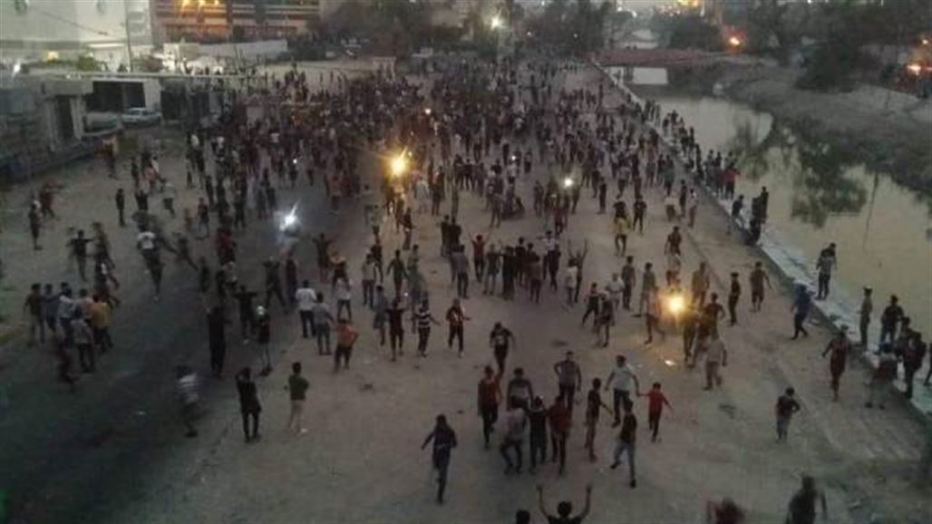 تجدد التظاهرات في محافظة البصرة وتسجيل حالات اختناق بصفوف المتظاهرين
