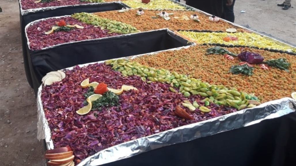 بالصور.. موكب حسيني وسط كربلاء يقدم "أطول طبق مقبلات" في العالم