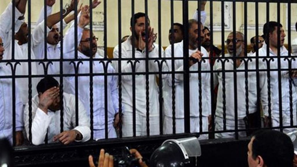 مصر.. حكم غير نهائي ببراءة 463 وإعدام 4 والمؤبد لمرشد الإخوان