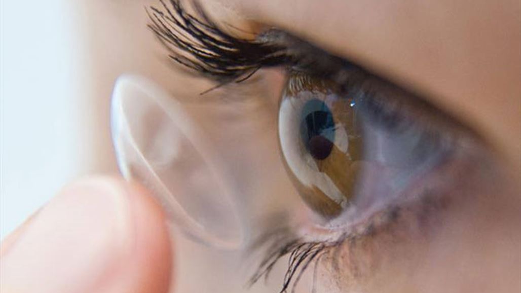 العدسات اللاصقة قد تسبب العمى!