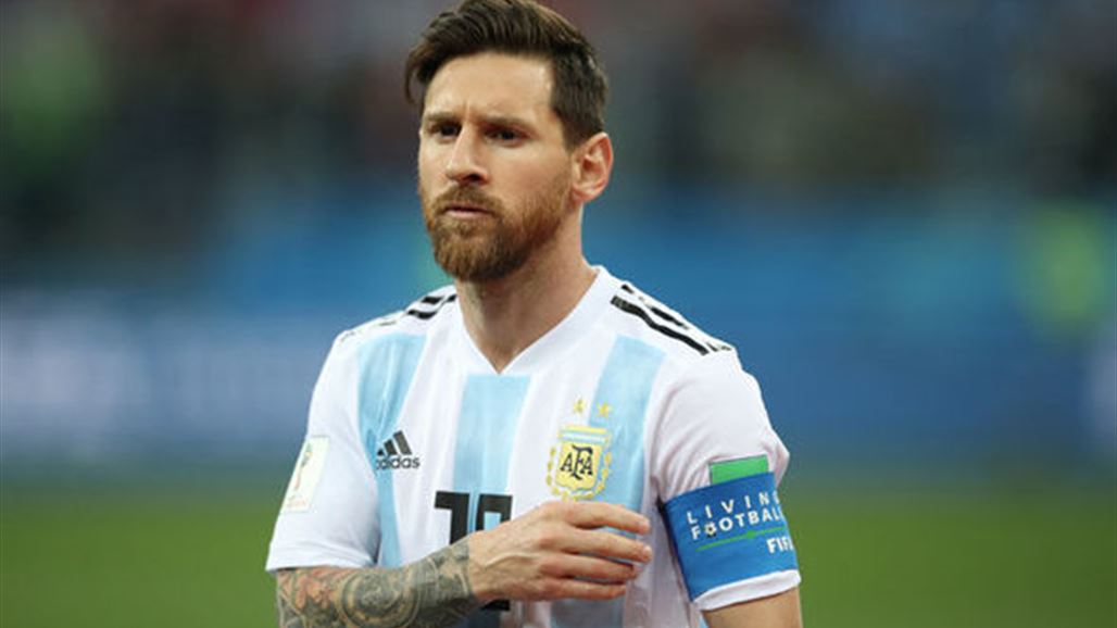 مارادونا ينصح ميسي باعتزال اللعب الدولي