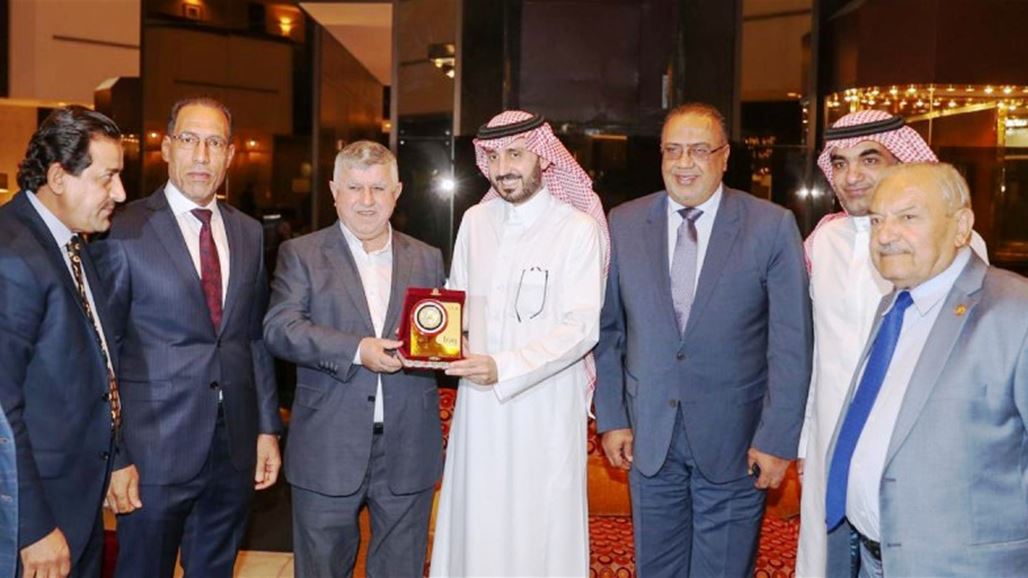 رئيس اتحاد الكرة السعودي يزور وفد العراق في الرياض