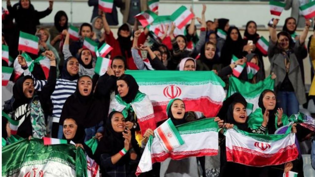 يوم تأريخي في ايران .. النساء يزينن ملاعب كرة القدم
