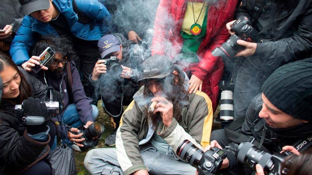 من هي ثاني دولة في العالم تسمح قانونيا ببيع واستهلاك الحشيش؟