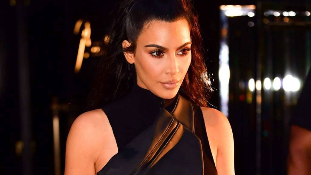 بالصور: كيم كارداشيان بفستان مثير!