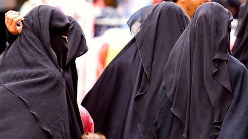 مرة جديدة إيراني يهدد نساء بـ"دفع ثمن التعري"!