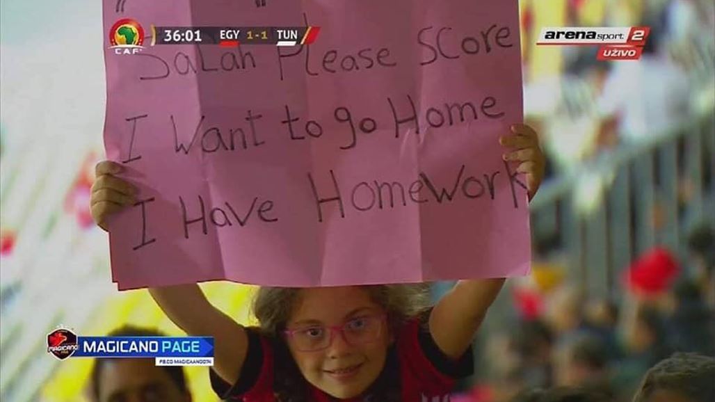 محمد صلاح يعتذر لمشجعة مصرية