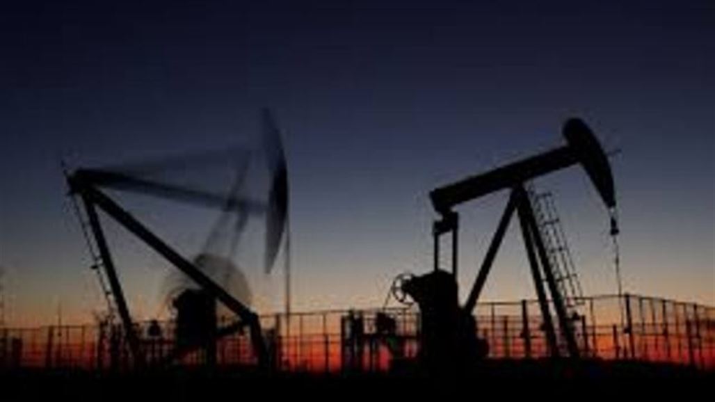 النفط يرتفع دولارا واحدا للبرميل بعد انخفاضه 6%