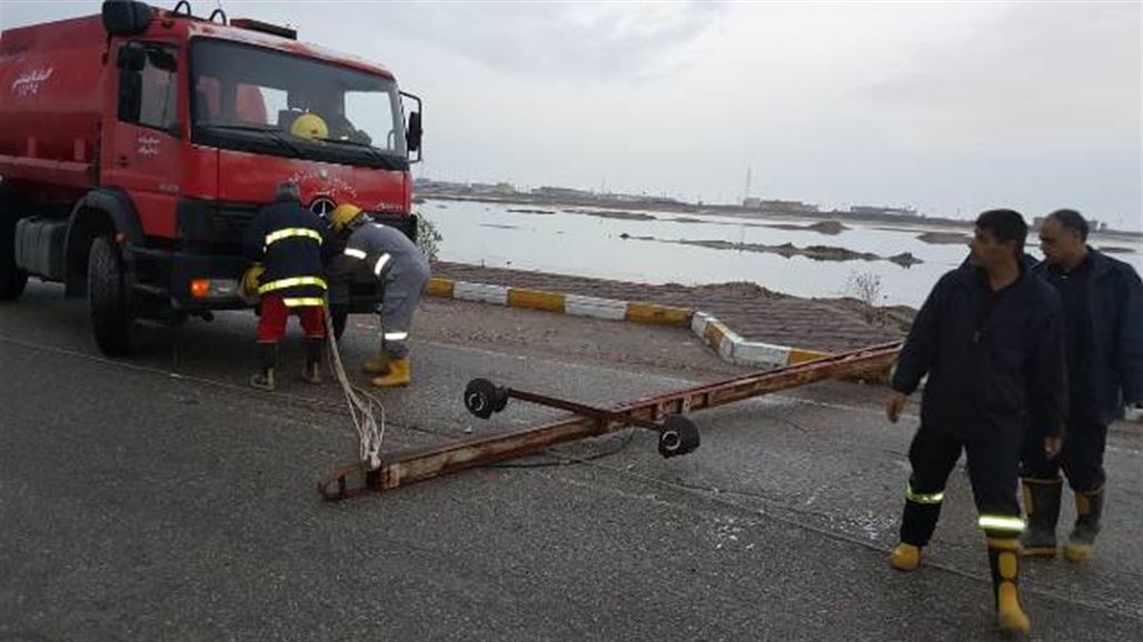 مياه الأمطار تتسرب الى عشرات المنازل في قضاء الفاو وتغلق بعض الشوارع