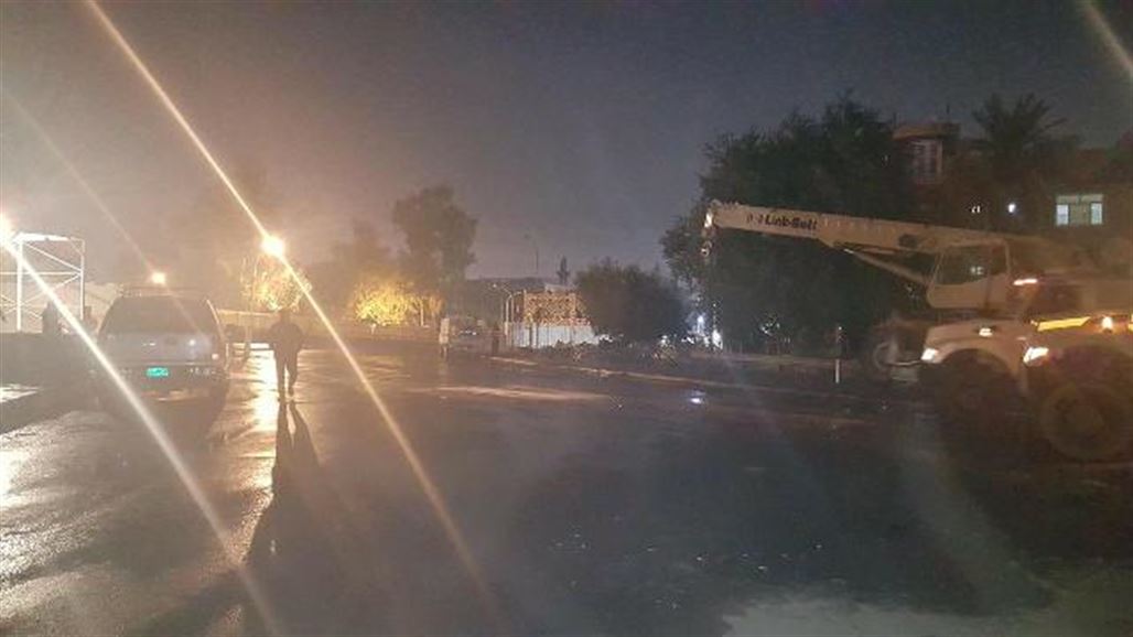 القوات الامنية ترفع "الصبات" عن أحد مداخل الخضراء قرب جسر الطابقين ببغداد