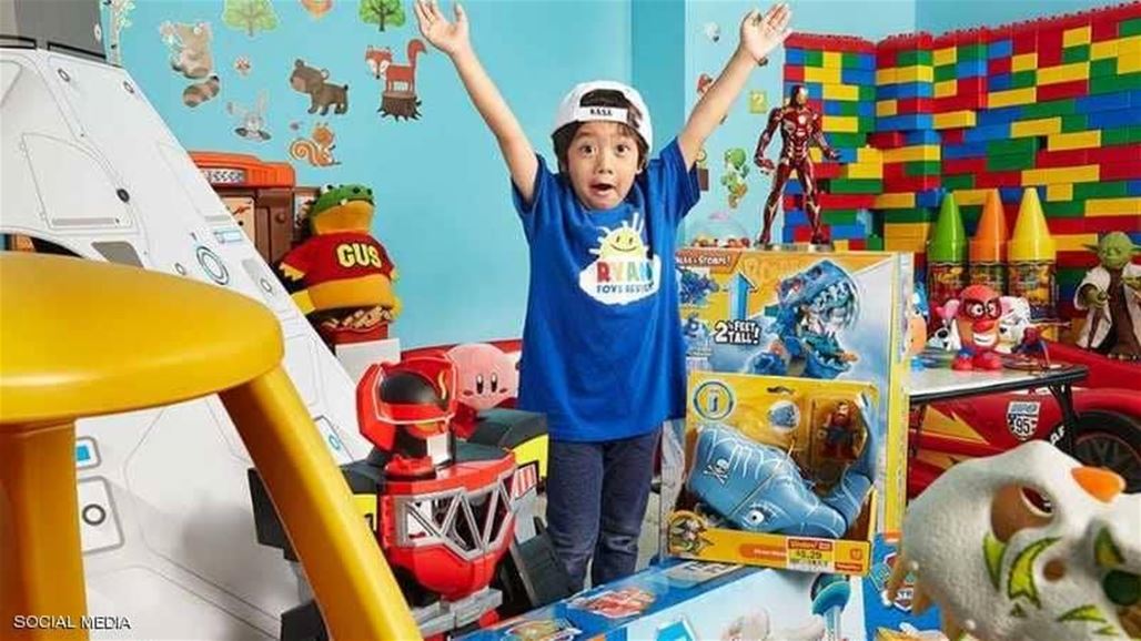 كيف أصبح طفل الثماني سنوات الأعلى أجرا على يوتيوب؟