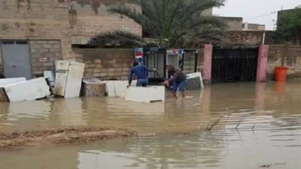 قوة امنية تخلي قرية من ساكنيها في كركوك بسبب ارتفاع مناسيب المياه والسيول