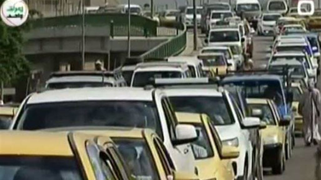 حادث مروري يتسبب بزحام خانق على سريع الدورة