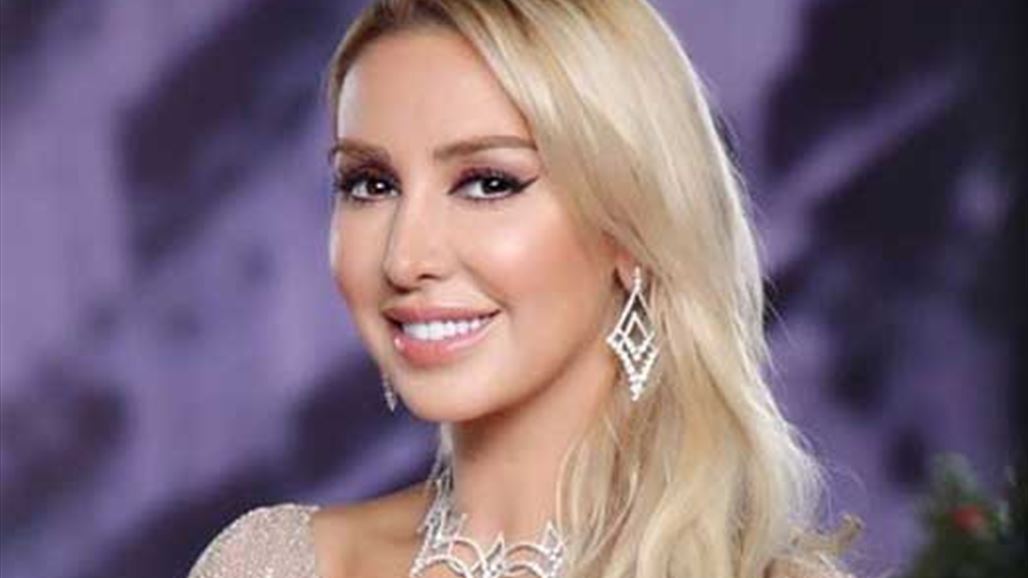 مذيعة عربية تتبنّى طفلا مع نجليها... فكيف وصفها النجوم؟