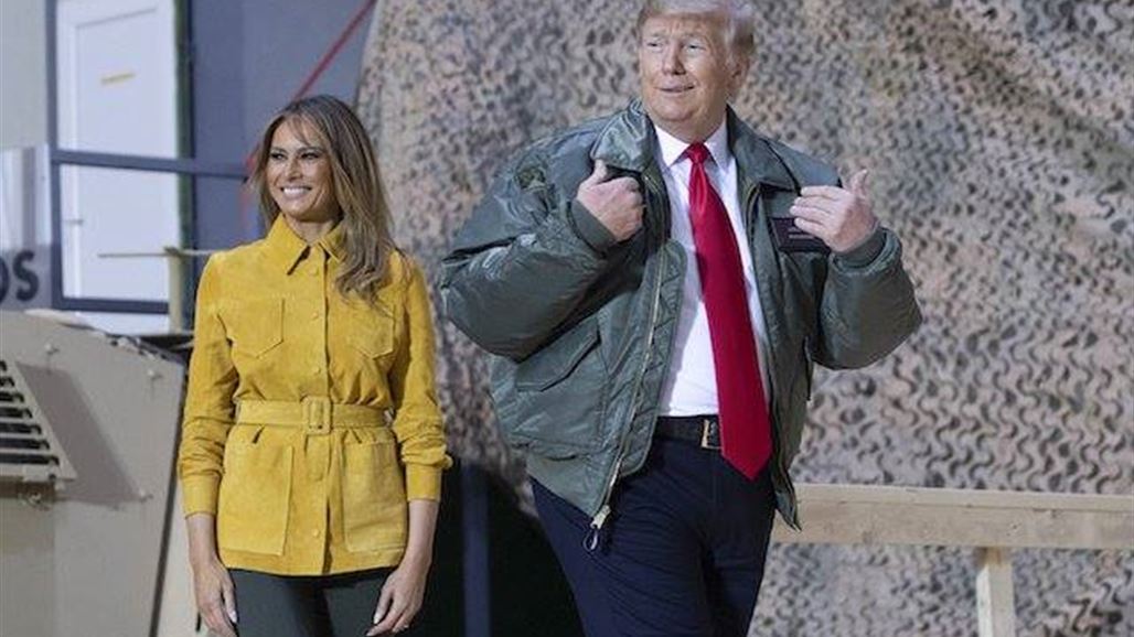 كم بلغ ثمن معطف ميلانيا ترامب خلال زيارتها للعراق؟ (صور)