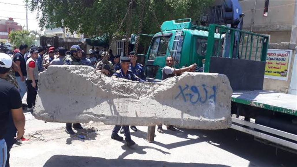 بالصور.. نجدة الرصافة تودع الكتل الكونكريتية