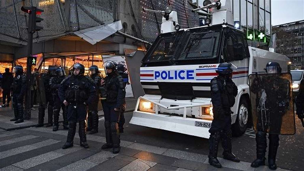 احتراق عدد من السيارات أمام مقر صحيفة في باريس